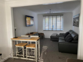 Riverside Park Ground Floor Apartment - St Neots